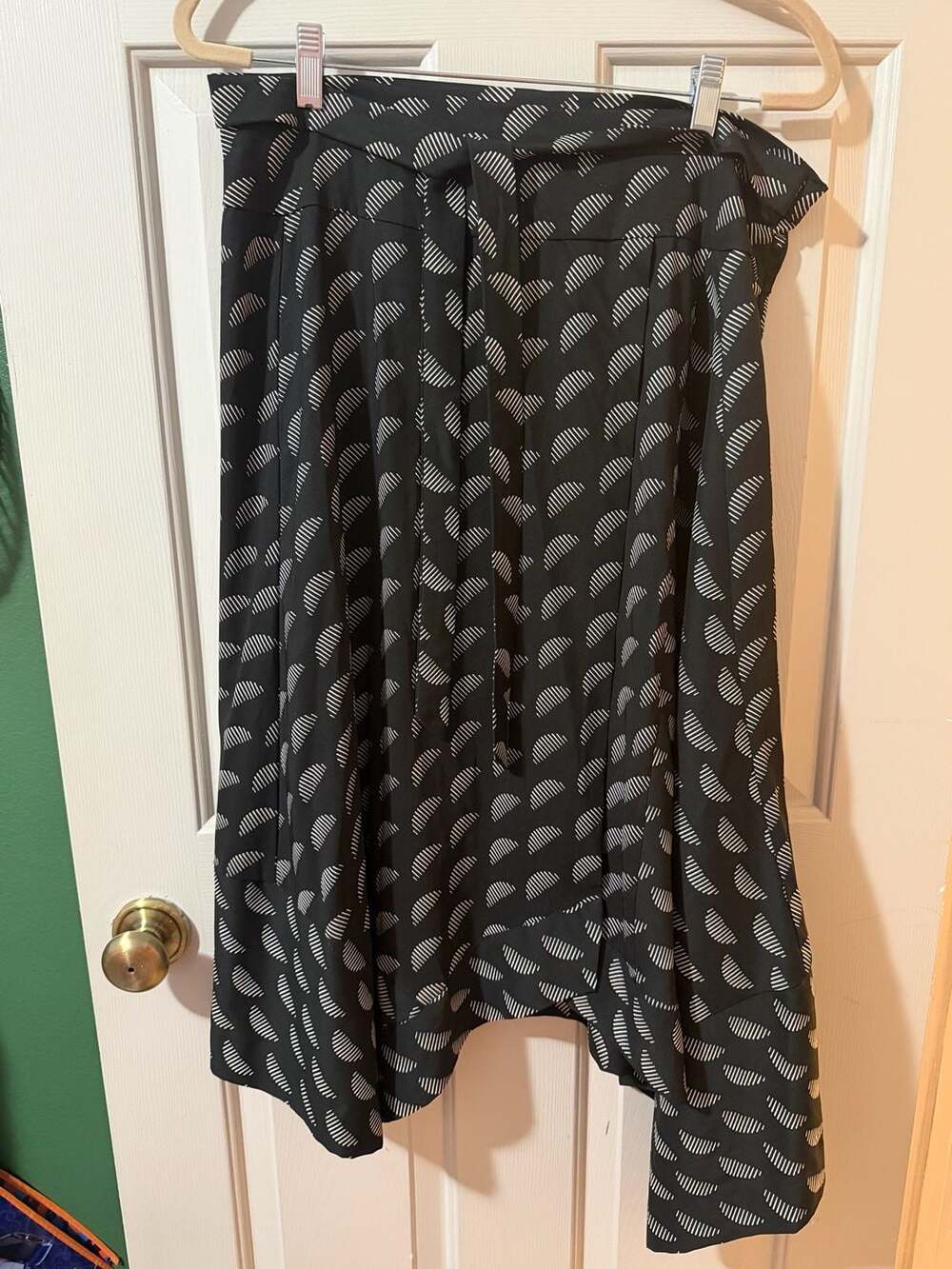 Worthington Wrap Skirt Size 12 Black Geometric Pattern